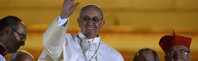 Así es el Papa:Viaja en bus y cuida a enfermos de noche... 